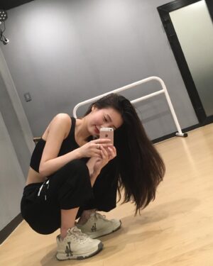Eun Chae Instagram - 11월도 힘내쟈요👊🏻