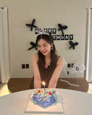 Eun Chae Instagram - 나의 날!🎁🎉❤️
생일 축하해 주셔서 감사합니다🤭