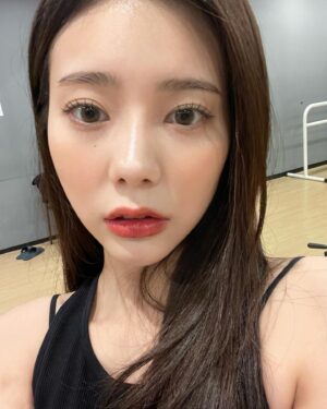 Eun Chae Instagram - 11월도 힘내쟈요👊🏻