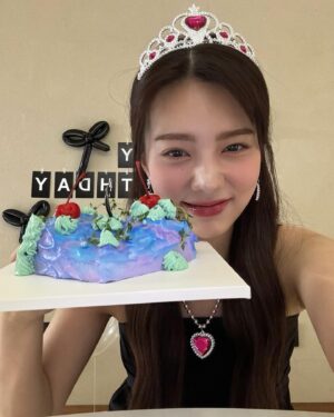 Eun Chae Instagram - 나의 날!🎁🎉❤️
생일 축하해 주셔서 감사합니다🤭