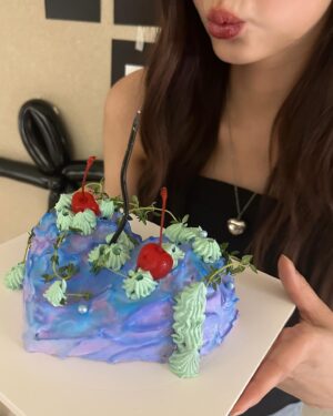 Eun Chae Instagram - 나의 날!🎁🎉❤️
생일 축하해 주셔서 감사합니다🤭