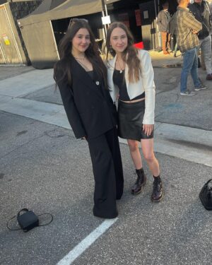 Eva Ariel Binder Instagram - Such a great night / experience/  Magical lol with one of the sweetest girls I know! It was fun hanging out with u again! Love u! So excited about your new show! So proud of you!! @mastersofillusionlive  #actress #actresses #dearedward #homesweetrome #mastersofillusions