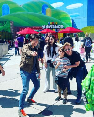 Eva Ariel Binder Instagram - I had such a great time with this amazing family today at one of my favorite places! @unistudios #universalstudiishollywood