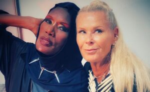 Eva Dahlgren Instagram - Fattar inte riktigt … den skulle ju vara så lång sommaren… Men nu börjar arbetet, det nya som jag inte riktigt vet vad det är. Alltid lika spännande … men konstigt. Oro och glädje om vartannat. Det som inte finns ska snart finnas. För er som ville men inte kunde komma på mina 2 spelningar i sommar har jag lagt ut låtlistan. Finns länk till spotify i profilen. Så…kärlek till familj och vänner och alla jag inte känner. Låt sommaren komma tillbaka en stund och torka upp oss. May the force be with us!