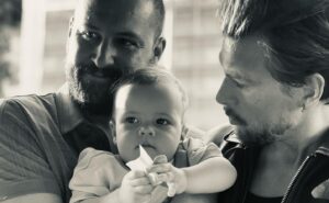 Eva Dahlgren Instagram - Fattar inte riktigt … den skulle ju vara så lång sommaren… Men nu börjar arbetet, det nya som jag inte riktigt vet vad det är. Alltid lika spännande … men konstigt. Oro och glädje om vartannat. Det som inte finns ska snart finnas. För er som ville men inte kunde komma på mina 2 spelningar i sommar har jag lagt ut låtlistan. Finns länk till spotify i profilen. Så…kärlek till familj och vänner och alla jag inte känner. Låt sommaren komma tillbaka en stund och torka upp oss. May the force be with us!