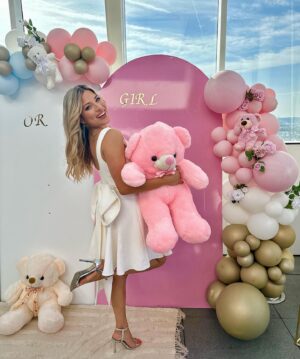 Eva Perkausová Instagram - Team girl ?? 🩷 
#genderreveal #boyorgirl