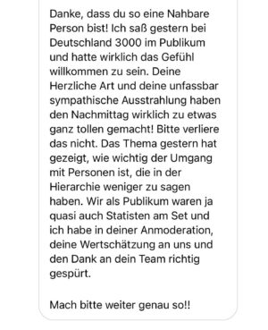 Eva Schulz Instagram - 🥹 Ich habe gerade diese Nachricht in meinem Postfach entdeckt und will sie mir hier nur kurz … „einrahmen“, als Erinnerung und irgendwie auch Mahnung. Ich hoffe, dass das, was da beschrieben wird, in fünf oder zehn Jahren auch noch so ist (oder wie lang auch immer ich diesen Job noch machen darf). 

Von Herzen vielen Dank für diese liebe Nachricht, und überhaupt euer Feedback zu unserer Arbeit. Das bedeutet mir sehr viel.