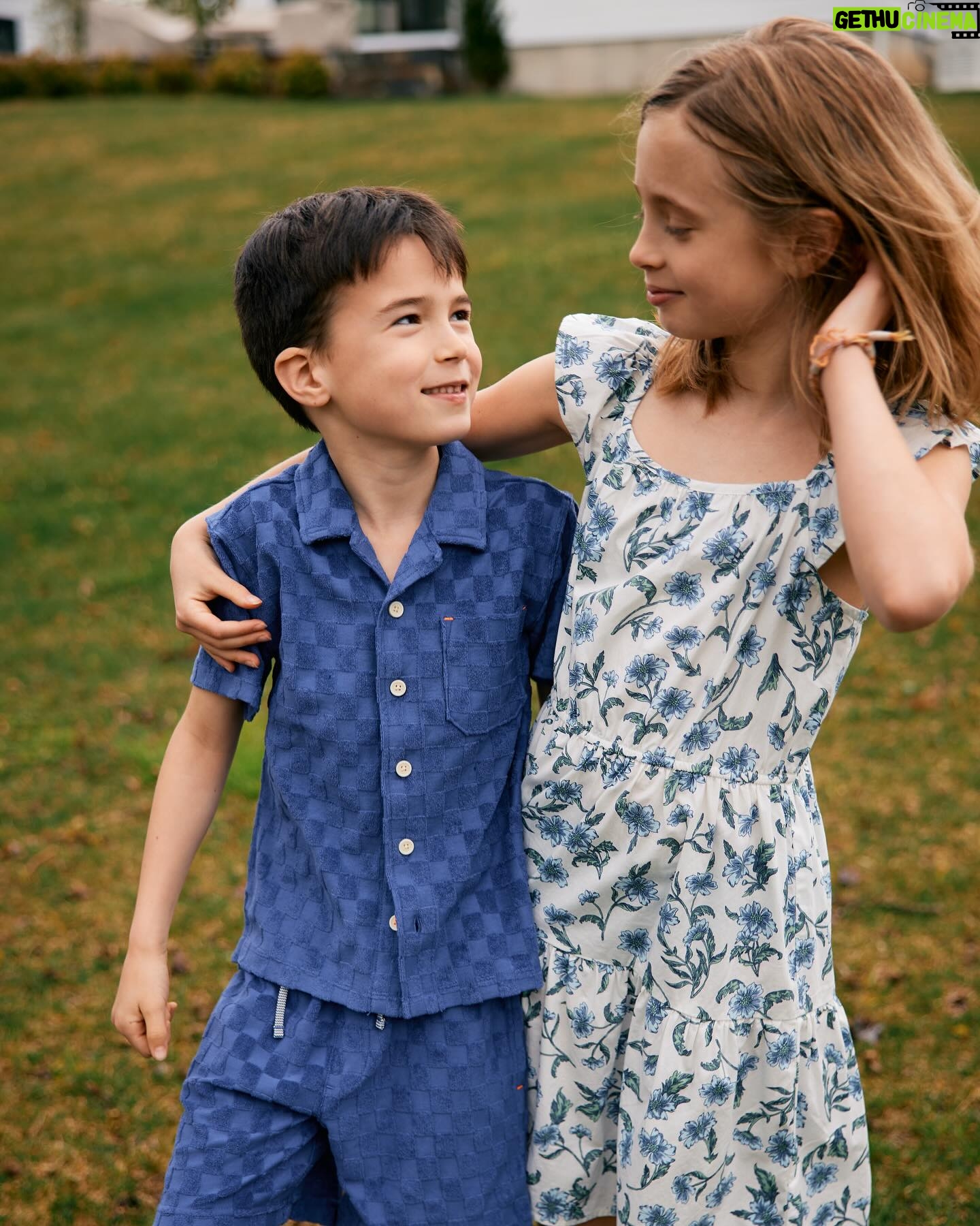 Eva Amurri Martino Instagram - Ok, Summer, we’re ready!!! ☀️💙 Today on Happily Eva After, I have a roundup of my favorite summer style pieces for kids in every price point. Some are even on sale! What I will never be ready for, however, is how big all three kiddos are looking all of a sudden 🥹 When these three were babies all I wanted was for time to speed up so I could talk and interact with them…now all I want to do is shrink them down so I can carry them around in my pockets forever. Fully committed to living this summer up to its fullest! 📷: @juliadags
