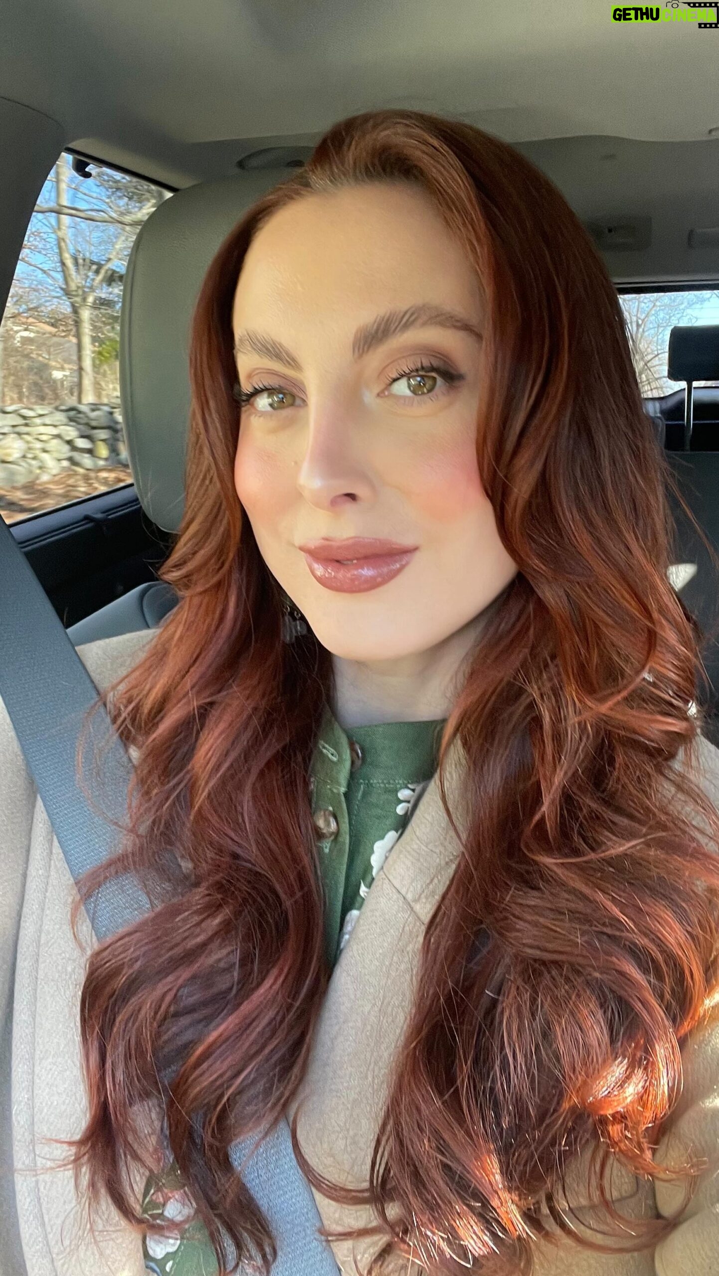 Eva Amurri Martino Instagram - Ian bought me the @dysonhairpro Air Wrap for Xmas and I’ve been obsessed. I wasn’t sure if I’d love it but it’s truly been a game changer. 🥰💆♀️🎀 You guys have asked me lately for a tutorial for it, so here is my first! Please ask ANY and all questions and I’ll share some more pros and cons or things I’ve noticed about the product in stories. Apparently the Air Wrap is kind of controversial (some people love it and some people hate it!) but check this out and see what you think. 😘 #Hairtutorial #dysonairwrap #dysonairwraptutorial #blowout #longhairdontcare #bouncyblowdry