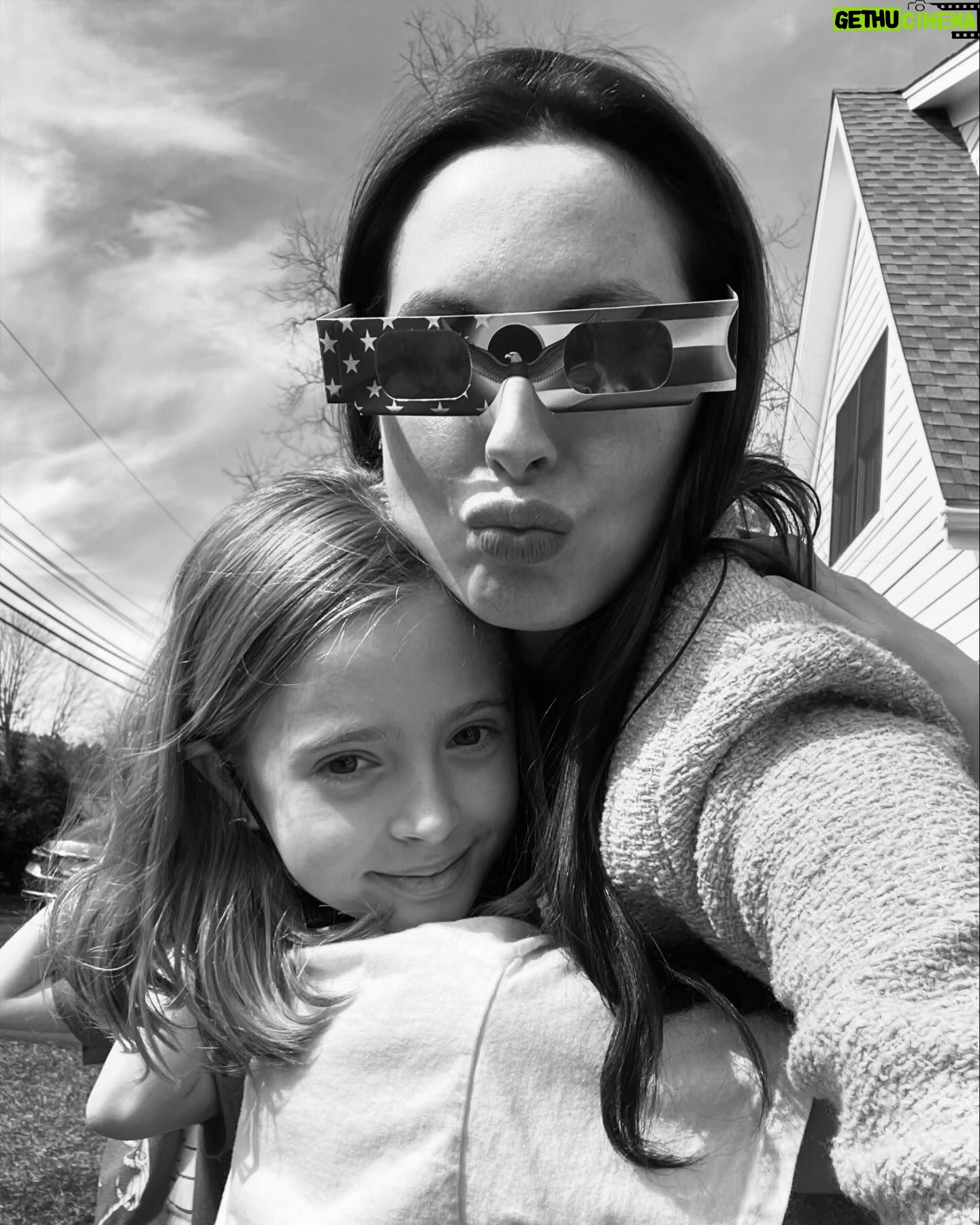 Eva Amurri Martino Instagram - Total Eclipse Of The Heart 🌔✨❤️🔥 Marlowe told me the next time I’ll be watching another eclipse I’ll be almost sixty so I’m drinking now have a great afternoon everyone! 🫠 #eclipse #eclipse2024