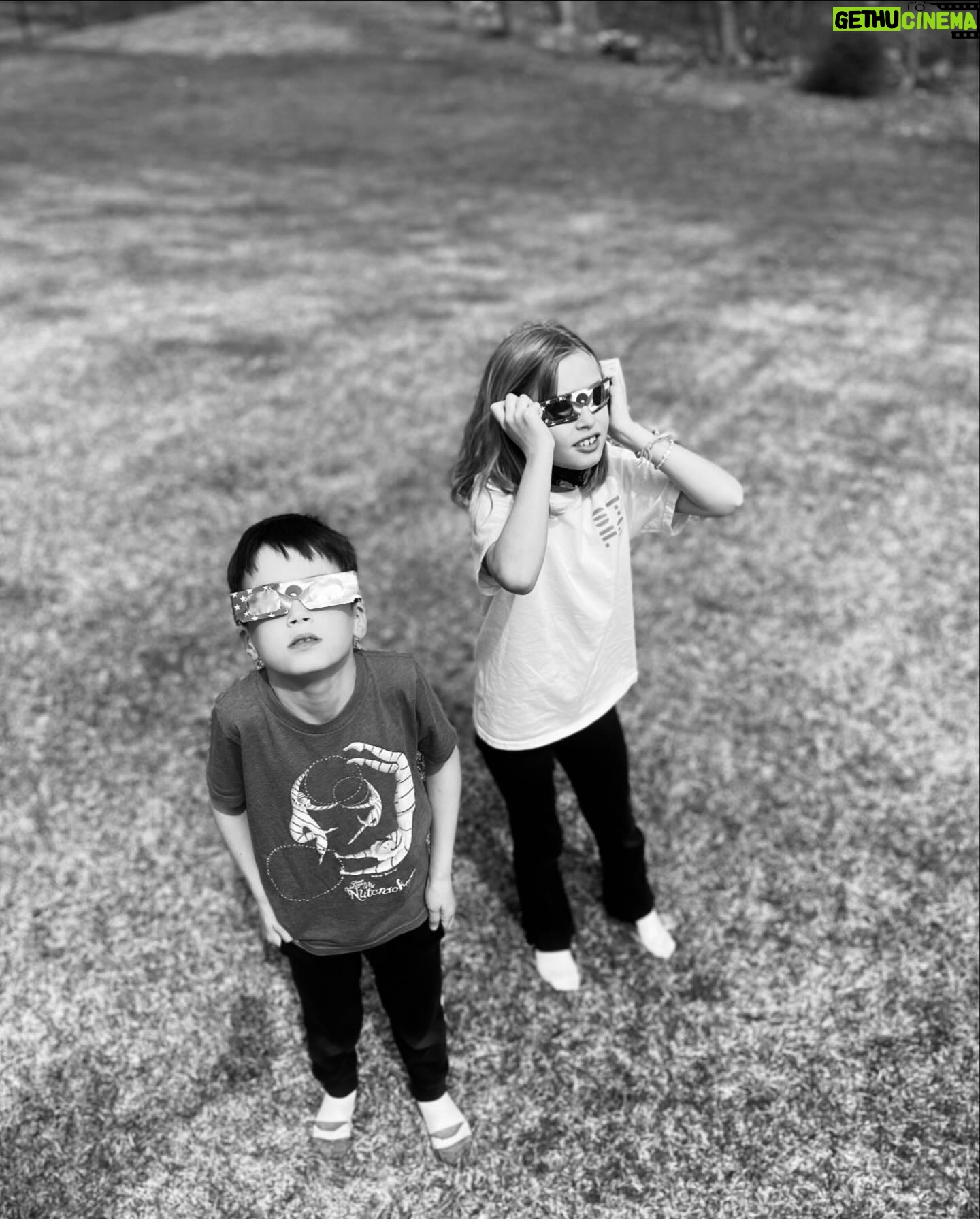 Eva Amurri Martino Instagram - Total Eclipse Of The Heart 🌔✨❤️🔥 Marlowe told me the next time I’ll be watching another eclipse I’ll be almost sixty so I’m drinking now have a great afternoon everyone! 🫠 #eclipse #eclipse2024