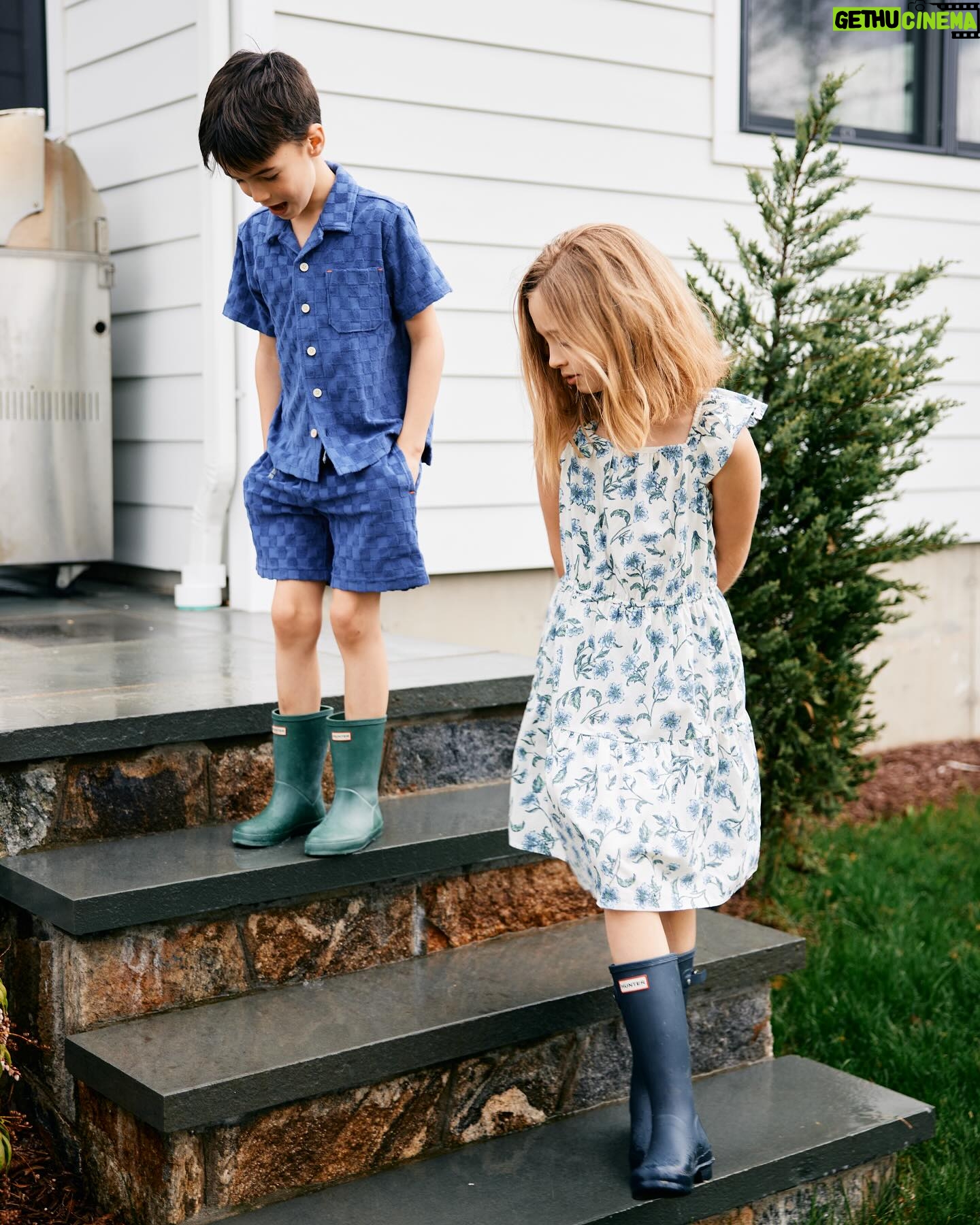 Eva Amurri Martino Instagram - Ok, Summer, we’re ready!!! ☀️💙 Today on Happily Eva After, I have a roundup of my favorite summer style pieces for kids in every price point. Some are even on sale! What I will never be ready for, however, is how big all three kiddos are looking all of a sudden 🥹 When these three were babies all I wanted was for time to speed up so I could talk and interact with them…now all I want to do is shrink them down so I can carry them around in my pockets forever. Fully committed to living this summer up to its fullest! 📷: @juliadags
