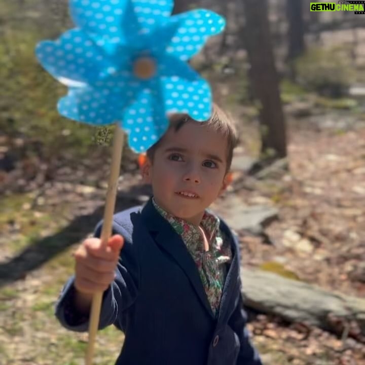 Eva Amurri Martino Instagram - Hope you and your chickadees had a very hoppy Easter! π°ππ£βΊοΈ Swipe all the way to see which kid is getting a visit from the Easter bunny and the tooth fairy in one day! π€ͺπ€£ #happyeaster #easterbunny #familytime #makingmemories #momlife #eastersunday