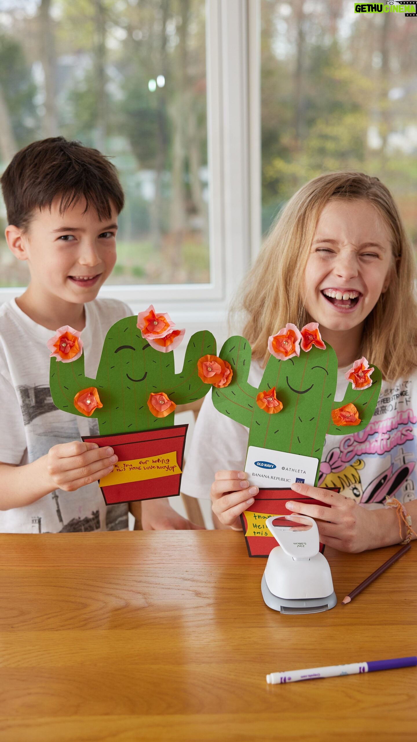 Eva Amurri Martino Instagram - Let’s be real: Teachers really want ✨gift cards✨ For Teacher Appreciation week! But that doesn’t mean you can’t craft something super cute for the special delivery! These are my Succulent Gift Card Holders…the perfect way to thank a teacher for helping you “grow”! #diycrafts #kidscrafts #teacherappreciation #teacherappreciationweek #easycrafts #giftcardholder