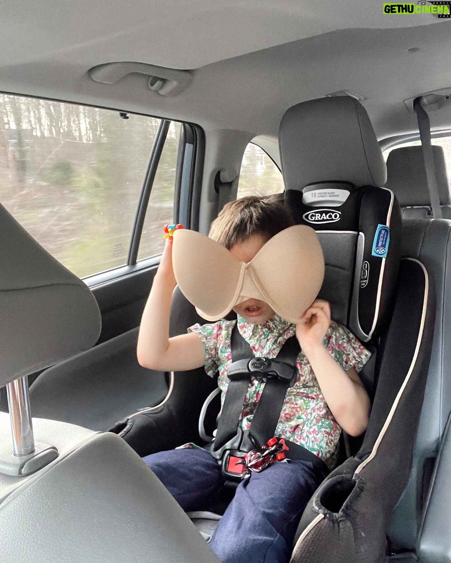 Eva Amurri Martino Instagram - Hope you and your chickadees had a very hoppy Easter! π°ππ£βΊοΈ Swipe all the way to see which kid is getting a visit from the Easter bunny and the tooth fairy in one day! π€ͺπ€£ #happyeaster #easterbunny #familytime #makingmemories #momlife #eastersunday