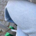 Eva Burešová Instagram – Potkala jsem fešáka a nemohla z něj spustit oči. 
Tak jsem si ho tajně natočila, ale prokoukl mě. 
Pak jsem zjistila, že prý je můj už skoro čtyři roky….

Tak to mi samozřejmě udělalo radost. 
Ale větší mám z dnešního dne. Protože tento muž s velkým M má dnes narozeniny. A my si nepřejeme nic jiného, než aby byl šťastný a zdravý a aby byl na tom světě rád. 
 @premekforejt I LOVE YOU TO THE MOON AND BACK🌞

❤️🪬🥳😍