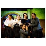 Eva Burešová Instagram - •Sopranistky!!!• Tyhle fotky vyjadřují všechno. Premiéra se nám blíží. Přijďte se podívat na tuhle bandu šestnáctiletých holek, které hraje banda holek, kterým už 16 bylo fakt dávno 😂🙈 Tahle přisprostlá, místy nekorektní, zábavná, hudební divadelní hra je prostě úlet, který musíte vidět. Šest holek katolický školy jedou na soutěž sboru daleko od domova. Myslíte si, že jedou na školní výlet opravdu poctivě vyhrát soutěž a nebo chtějí projít místní bary a potkat co nejvíce kluků? Jak se příběh šesti holek, který ví hodně o sexu ale málo o lásce může rychle obrátit do velkého průšvihu? A postaví jim nakonec mekáč pokud zalžou o svých problémech ? No, přijďte si to zjistit sami! Hrajeme od 13.2 na malé scéně Hudebního divadla Karlín ❤️🎭🪬