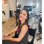 Eva Burešová Instagram - Ahoj a dobrý den ! Večer se na vás budu těšit v Hudebním divadle Karlín jako Rachel Marron :) Tuhle si ještě odložím fotečku ze skvělého natáčení o kterém vám ještě říct nemůžu, ale vy zatím můžete hádat ❤️ Díky @misa.pohadka za super make-up a vlásky po celou dobu natáčení 🔥 Hezký den vám přeji a kdo se na nás jde podívat večer ? ❤️🪬