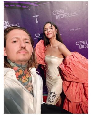 Eva Burešová Instagram - @ceny_andel 
Děkujeme za pozvání. Pro mě to byla premiéra a moc jsem si ji užila. 
Potkat tolik skvělých umělců na jednom místě a ještě si propovídat noc je zážitek :) 

Díky ! 

Díky @zlatastolarikova_stylist za šaty 🔥
@bold_studio_prg za šperky 🔥

@viktoreniak make-up/vlasy 🔥

#walkingdisaster #510