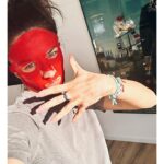 Eva Burešová Instagram – Na novou desku jsem se rozhodla pustit ze řetězu své alterego. 
Jou, jou madafaka. 
Vaše Lil’ Ave Abcderghijklmnopq 😈🦣🔥