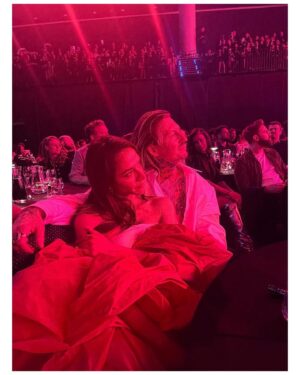 Eva Burešová Instagram - @ceny_andel 
Děkujeme za pozvání. Pro mě to byla premiéra a moc jsem si ji užila. 
Potkat tolik skvělých umělců na jednom místě a ještě si propovídat noc je zážitek :) 

Díky ! 

Díky @zlatastolarikova_stylist za šaty 🔥
@bold_studio_prg za šperky 🔥

@viktoreniak make-up/vlasy 🔥

#walkingdisaster #510