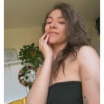 Eva Burešová Instagram - To slunce dělá divy ! #🪬 A taky už konečně jsou vidět moje malé tetovačky, které mě zdobí díky @tetovacky_plzen ❤️🧚🏼‍♀️