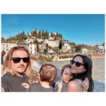 Eva Burešová Instagram - Rodinný výlet do Itálie byl krásný ! Náročný ! Ale krásný ❤️ Jak se vám cestuje s dětmi? Zvládají cestu? Ty naše jsou fakt borci💪🏼🙌🏼❤️🪬