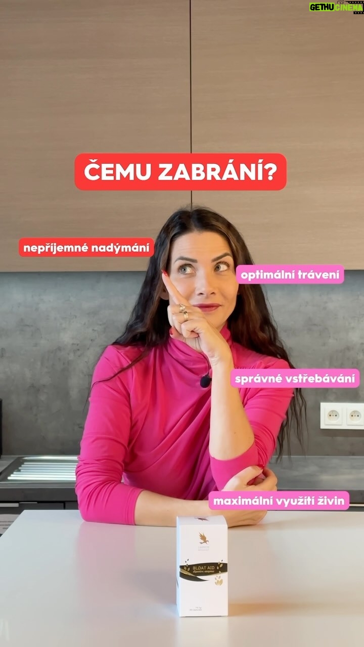 Eva Decastelo Instagram - Bloat Aid – směs trávicích enzymů, rostlinných výtažků a dalších složek, které snižují nadýmání a nepříjemnou plynatost, podporují optimální trávení a zlepšují vstřebávání živin. A taky - pro ploché bříško. #spoluprace #carniumbotanicals