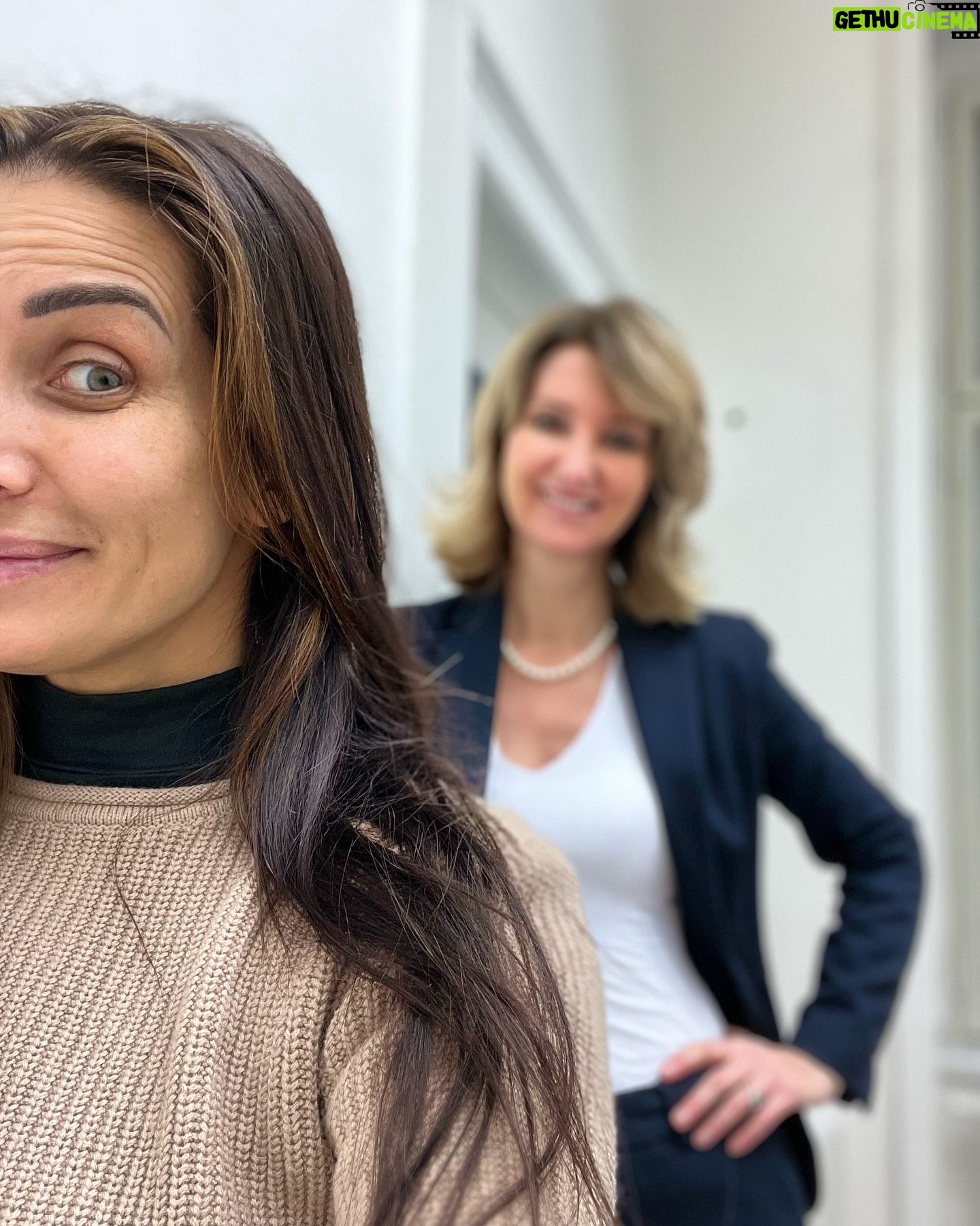 Eva Decastelo Instagram - Za každým úspěšným mužem stojí silná žena a za každou ženou se zdravou pokožkou stojí skvělá dermatoložka! Moc děkuju, že jste @monika_arenbergerova ❤️ #dermatologie #krasa #beauty #zdravi #health