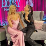 Eva Decastelo Instagram - Naše společná talk show na @oktelevize - Holky na tahu. A je potřeba zdůraznit, že jsme skvěle sehrané😂😂😂 #holkynatahu #tv #talkshow