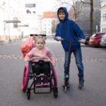 Eva Decastelo Instagram – Pro Viktorku se spinální svalovou atrofií (SMA) jsme společně udělali zázrak! ⭐️ V redakci Blesku si převzala nový elektrický vozíček. Děkujeme všem, kteří přispěli ❤️

Děkujeme patronům příběhu Evě Decastelo @decasteloeva a Kubovi Smrekovi alias @freescoot ❤️ Děkujeme @doniocz ❤️

🔗 celý příběh Viktorky najdete v biu

#vanocnizazrakblesku #viktorkasma #doniocz #bleskcz