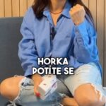 Eva Decastelo Instagram - Téma o kterém se moc nemluví a je to špatně, protože dřív nebo později čeká každou ženu🤷🏻‍♀️ A existují způsoby i produkty, které mohou pomoci. Jako třeba MenoWell od Carnium Botanicals, které vám odhalí přírodní cestu k harmonii během menopauzy! 🌿🌸 Zápasíte s návaly horka, nervozitou nebo nespavostí? MenoWell obsahuje unikátní směs bylinek, která pomáhá urovnat hormony a eliminovat nepříjemné příznaky. Prožijte menopauzu bez stresu a vykročte do nové fáze života s plným sebevědomím! 💪🌼 Pro více informací a nákup se podívejte na @carniumbotanicals_cz #placenepartnerstvi #MenoWell #carniumbotanicalscz #menopauza #prirozenaharmonie