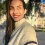 Eva Decastelo Instagram - V Madridu. Rtěnka, řasenka, sluníčko a jdu. Jak málo stačí, když je člověk štastný. #stastna #happy #madrid #vylet #travel #story
