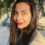 Eva Decastelo Instagram - V Madridu. Rtěnka, řasenka, sluníčko a jdu. Jak málo stačí, když je člověk štastný. #stastna #happy #madrid #vylet #travel #story
