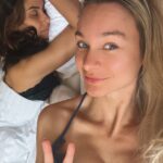 Eva Decastelo Instagram - Když je Tvoje spolubydla na zájezdě ranní ptáče a Ty fakt NE!😆🐔 #holky #spolubydlici #ranniptace #morningperson #dobrerano #vstavatacvicit #girlspower #friends