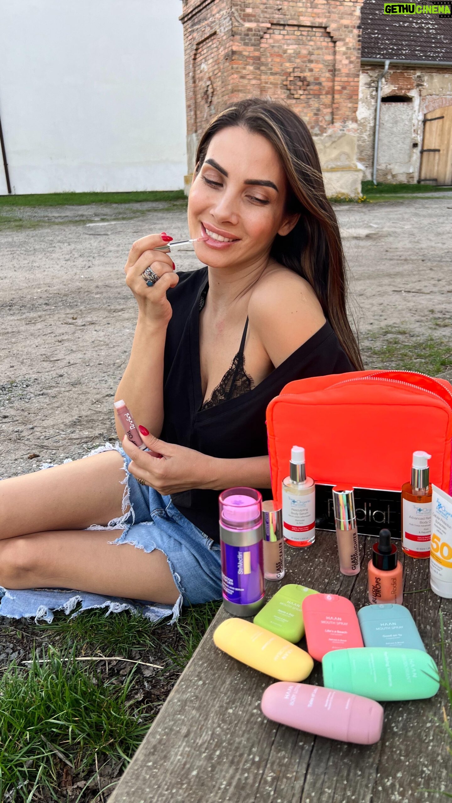Eva Decastelo Instagram - Moje best of @aurio_cz 🤌🤌🤌 A slevový kód na 20% je KRASA20 … Udělejte si radost❤️ #spoluprace #ambasador #kosmetika #beauty