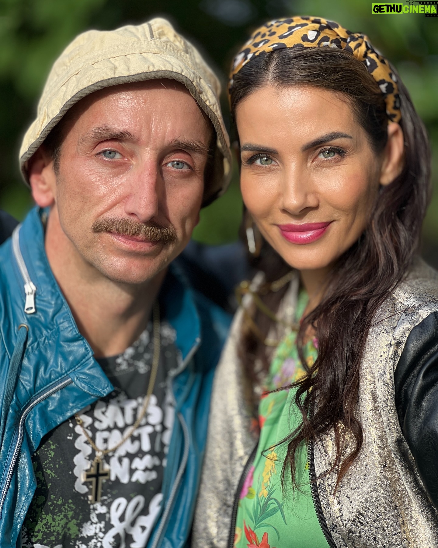 Eva Decastelo Instagram - S kolegou @jakojakub_zacek - myslím, že se příznivci fashion trendů mají v novém seriálu TV Prima na co těšit! Již brzy na vašich obrazovkách! #tvprima #prima #serial #fashion #ootd #trendujeme