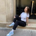 Eva Ducci Instagram - 👟💙 JEU CONCOURS @restocks 👟💙 GAGNEZ une paire d’Air Jordan 1 Low Ice Blue dans votre pointure ! 🧊 (celle que je porte) COMMENT JOUER: 1. Aimez cette publication 2. Suivez @restocks & @evaducci 3. Taguez 2 amis et commentez votre taille EU 🌠 BONUS : partagez en story et taguez @restocks Les gagnants seront tirés au sort et contactés personnellement par @restocks le 17 avril ! Vous devez suivre toutes les étapes ci-dessus pour être admissible. Vous pouvez commenter aussi souvent que vous le souhaitez pour avoir plus de chance. Bonne chance! 🍀 #restocks #Giveaway #Sneakers #AirJordan