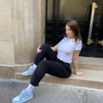 Eva Ducci Instagram - 👟💙 JEU CONCOURS @restocks 👟💙 GAGNEZ une paire d’Air Jordan 1 Low Ice Blue dans votre pointure ! 🧊 (celle que je porte) COMMENT JOUER: 1. Aimez cette publication 2. Suivez @restocks & @evaducci 3. Taguez 2 amis et commentez votre taille EU 🌠 BONUS : partagez en story et taguez @restocks Les gagnants seront tirés au sort et contactés personnellement par @restocks le 17 avril ! Vous devez suivre toutes les étapes ci-dessus pour être admissible. Vous pouvez commenter aussi souvent que vous le souhaitez pour avoir plus de chance. Bonne chance! 🍀 #restocks #Giveaway #Sneakers #AirJordan