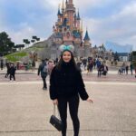 Eva Ducci Instagram – DISNEY🎄❤️ 🍭🩵🍿✨ (j’ai vu Loki je peux mourir en paix…👼🏼)

.

#disney #disneyland #lokidisneylandparis #loki #lokijetaime #love #happy #christmas