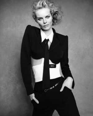 Eva Herzigová Instagram - THE MYTH OF BEAUTY

Luigi&Iango congratulations on your breathtaking collaboration with Anna Dello Russo and Vanity Fair putting together such an inspiring and legendary group of women and capturing their beauty in the most glamorous and authentic way. It’s inspiring to see everyone’s joy to be captured by your immense talent. 

@vanityfairfrance 
@luigiandiango 
@annadellorusso 
@stephane_marais_officiali 
@zzotalents
@dolcegabbana ❤️
