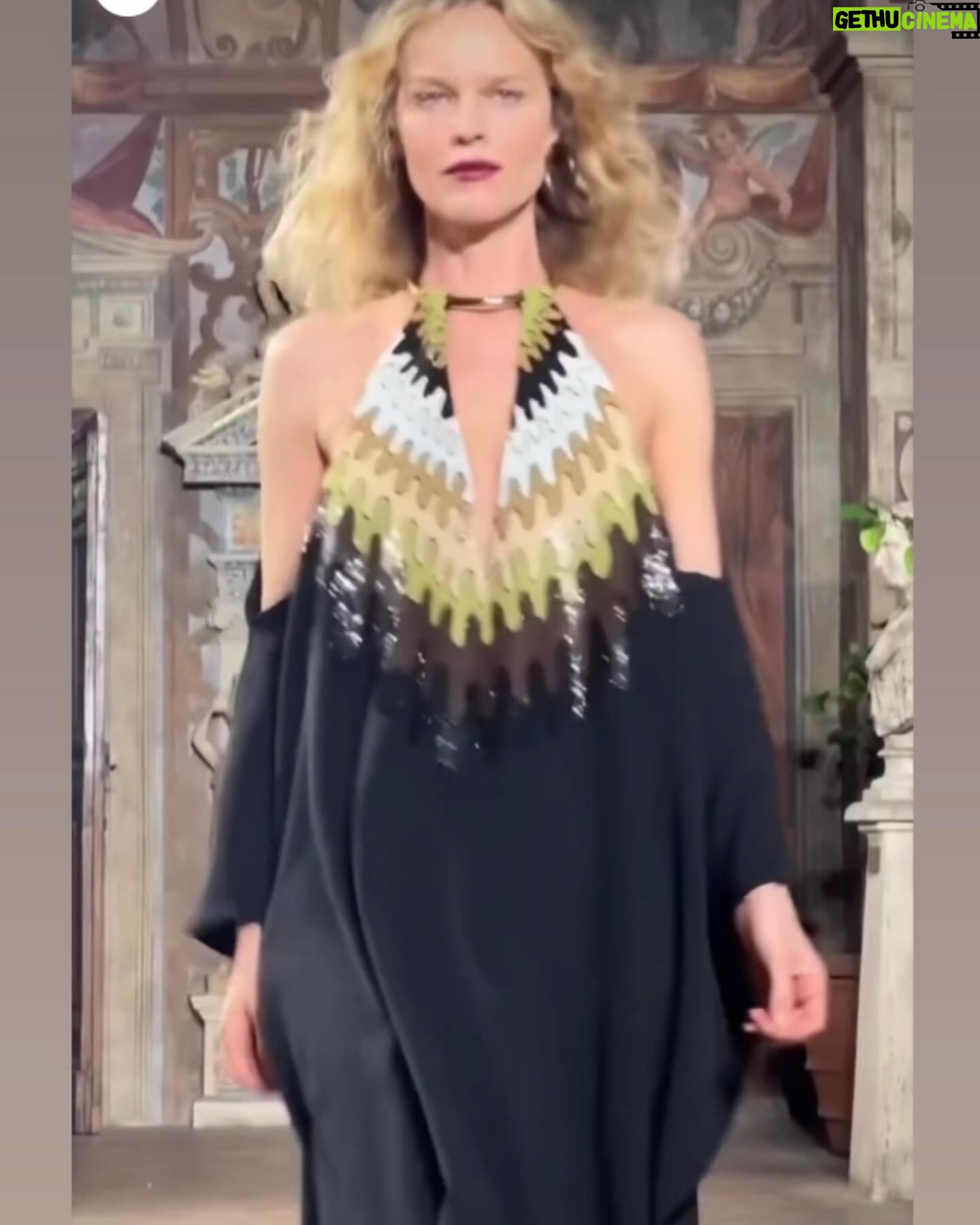Eva Herzigová Instagram - @pucci by @camillemiceli Such a joyful elegant show. Thank you! @piergiorgio @kjeldgaard1
