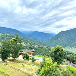 Eva Herzigová Instagram - Precious Bhutan…it has been an incredible journey to learn about this beautiful place, a natural wealth of this earth and they look after it so well…we have stayed at four out of five @sixsensesbhutan lodges travelling on every third day…our boys had so much fun and all of us have learned about Gross National Happiness values and this wonderful place history. Thank you @sangayw1 and @chimiyangzom for looking after us 🤗🤗
