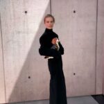 Eva Herzigová Instagram – P U P P Y  L O V E 🐶

@balenciaga 
demna
@johanfleury

@lauren_bos 
@alessandrorebecchi