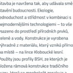 Eva Holubová Instagram - Kampan vrcholi a priostruje, a ja jedu hrat na Slovensko a projizdim krajem, kde jsme byli minuly tyden na vyjezdu s @holu_ad a @holu_ka . A uz si pobrukuju “Horenka Chabova kebys bola moja”. Ty silne pozitivni zazitky mi nakazuji opustit posledni predvolebni plivanice a strkanice. Chci vas seznamovat s misty, ktera na mne zapusobila, potvrdila mou lasku k zivotu a viru v lidskou pospolitost. KLOBOUCKÁ LESNÍ sro. Jeji administrativni budova by mela patrit mezi divy sveta. A patri, aspon toho naseho, maleho, moravskoceskeho. Najdete si na internetu, maji krasne stranky. Maji lesy, maji drevo, maji napady, maji odvahu, maji stroje. Vyrobi vam domecek, ktery se da slozit a zase rozlozit kdekoliv je potreba. Nedelam reklamu, oni ji nepotrebuji, maji dost poptavek. Ani to neni placene partnerstvi, i kdyz s Partnerstvim to souvisi. S Nadaci Partnerstvi- Společně pro lidi a prirodu. Tahle nadace pomaha lidem, kteri chteji vracet do krajiny zelen, vodni plochy, atd. schanet granty z EU. Ale ma i jine projekty, hodne ty osvetove a vzdelavaci. Podivejte se na jejich stranky. Mirek Kundrata (strategicky reditel nadace) a jeho zena Alenka jsou lide, u nichz mate pocit, ze je znate od nepaměti, je vam s nimi dobre, jako na horach , v lese nebo u more..proste jako kdyz jste v prirode. Jsem stastna, ze nas zavezli do Kloboucke lesni sro. Videt pohromade vyrobni podnik, ktery prosperuje, tedy VYDELAVA, ktery funguje na udrzitelnych zdrojích a ktery ma aminiszrativni a spolecenskou budovu srovnatelnou s krasou kterehokoliv z divu Sveta. Jsem rada, ze jsem poznala Vojtu Dorňáka, letos nominovaneho na cenu Josefa Vavrouska. Je treba se obklopovat krasou, je treba se obklopovat pozitivnimi lidmi, je treba s nimi spolupracovat ci se od nich inspirovat. ❤️🙏😂✌🏻🕊🇨🇿👍🏿👏🏿