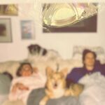 Eva Holubová Instagram - Divame se, fandime, mne je tezko, chytla jsem nerva. Uvedomuju si, ze se divam na zapas jako na sport. Uz to neni pomsta za okupaci, jako kdyz jsme hravali s Rusakama. Bavi mne to, s respektem se divam na tym Svycarska, ja jsem vubec netusila, ze jsou tak dobří. Tak jeste jedna tretina a pak… Jedno je jiste, medaile letos zustanou v Evrope. ❤️🙏✌🏻👍🏿🇨🇿