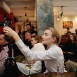 Eva Holubová Instagram - V @cafe_jericho jsme měli skvělou diskuzi s Václavem Marhoulem na téma bezpečnost, obrana a integrace v těchto oblastech v EU a východním sousedství. 💪🚀🇪🇺🇺🇦🪆 Diskutovali jsem o schopnosti společnosti se bránit, potřebě podporovat Ukrajinu v jejím boji s Ruskou federací, závislosti na Spojených státech 🇺🇸, kapacitách a možnostech posílení evropského obranného průmyslu a spolupráce v obraně 🇪🇺🤝, poválečné obnově Ukrajiny a její integrace do EU… No, jak sami vidíte, bylo to mnoho podnětných témat. Na debatě se mezi hosty sešla skupina odborníků na obranu, komunikaci, “pracovníků v kultuře” 👏, lidí, kteří se aktivně zapojují do pomoci Ukrajině 👍, zástupců veřejné správy, psychiatrů, to vše napříč generacemi. Výzev, které jsme pojmenovali, je mnoho! Ale závěr je jasný: téma bezpečnosti, obrany a integrace (v rámci spolupráce v EU a spolupráce s partnery z východního sousedství) je v české společnosti důležité, rezonuje a bude jasnou prioritou pro další Evropský parlament. Já jsem rád, že mohu toto téma nést jako kandidát do Evropského parlamentu a že mám oporu mezi tolika lidmi, kteří se o to zajímají a mají k tomu co říct! 🇪🇺✌️ Brzy umístíme na Instagram záznam z debaty, takže jestli jste chtěli přijít, ale nevyšlo vám to, můžete si ho pustit zpětně! 👍