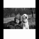 Eva Holubová Instagram - Dostavam ruzne otazky. Nektere se opakuji. V posledni dobe mne zaujala jedna. “KDE BERETE SÍLU?” Jsem priserne unavena, prace na zahrade ci v domacnosti stoji, tak jsem se nad tim sama zamyslela. Oteviram na toti tema novy serial: KDE BEREME SILU. Pridate se? 🙏pojdme se vzajemne inspirovat. Jednim z takovych nabijecu, jsou pro mne zvirata. V soucasne dobe mozna tim hlavnim, nebot nejsem ani schopna cist. Jake je Vase nejoblibenejsi zvire? Nemyslim ale pouze druh, myslim konkretniho partaka. Ja mam v soucasne dobe tri. Bellu, Ellu a Paťáka. Vsechno “kamaradi ze psi ctvrti”. Jsou na 1. miste, nemusim jim nic vysvetlovat, k nicemu je nutit, o nic se neprosit. Ted jsou u nas vsichni tri, a tak se mnohem vice snazi zaujmout. Ale ja nejsem jenom pejskar. Stejne misto u mne zaujimaji kocka a kone. Kocky jsem mela, kone nikoliv. A pak taky kralicci a ptacci, opicky, lvi, sloni, atd. Co znamenaji pro Vas?😂❤️