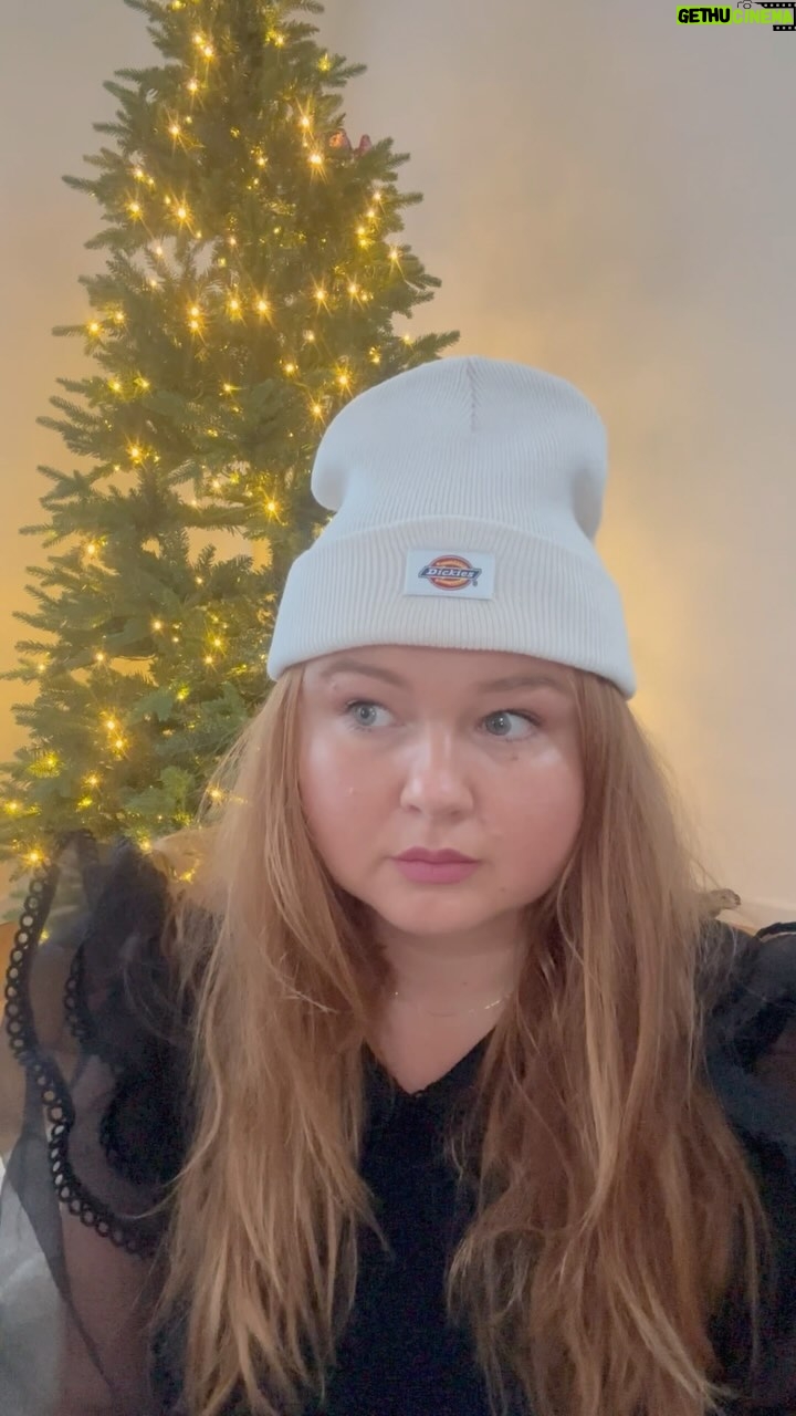 Eva Kramerová - 6.5K Likes - Vy idete niečo kupovať mužom na tieto sviatky ? 😀
Lebo ja mám takéto riešenie …
Ja zatiaľ darčeky kupujem len ženám😏🩷✌🏼 všetko som vybavila na @zalando … moje vianočné inspo video 🌟🩷🎄
Dajte vedieť ako vy 😀 cmuk
#unwrapyourstory#zalandosk#holidaygiftguide #giftideas#giftinspo#zalando#