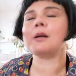 Eva Kramerová Instagram - Maja s Gitou su veľké fanúšičky sladkého. Nervy ukludnit 😉 viete ako troška … poohovarat pri sladkom. Ako sa hovorí doma pečené, doma robené neplatí pri Banány Biele. Tie si dopriala celá Orava až taaaak, ze sa vypredali. Neváhaj a strihni si novinku Banány Bile už ich je dostatok 😎 #StrihniSiNovinku #BananyBiele #StrihniSiOriginal #spolupraca
